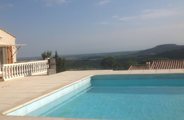Villa con impresionantes vistas, piscina privada de 10x5, zona tranquila, WIFI, gran terraza.