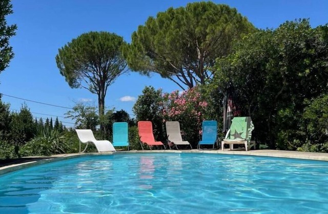 Villa with swimming pool. Near Pont du Gard, Uzès.