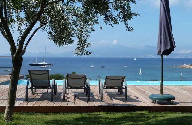 Villa excepcional con piscina, a 300 m de la playa.