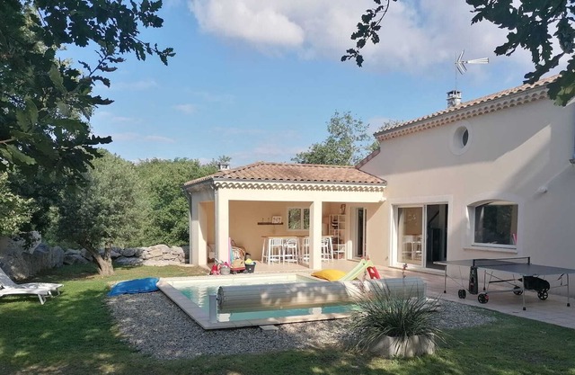 Maison sur Grand Terrain Arboré et Piscine