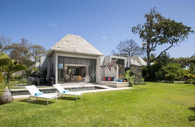 Villa con piscina con 2 campos de golf excepcionales a 1 minuto del mar.