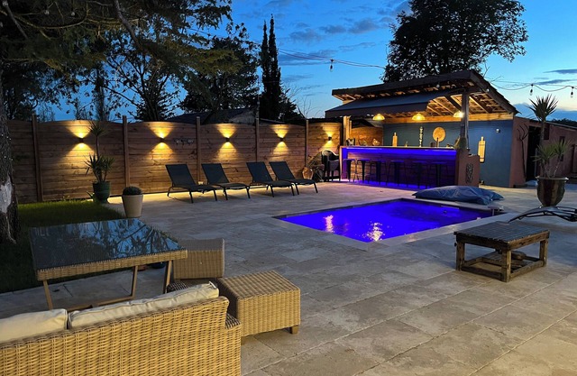 Villa with swimming pool heated from May to October, set in wooded grounds