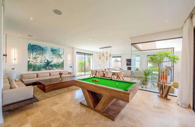 Villa with swimming pool, gym and modern comforts