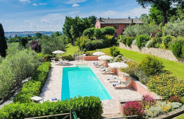 Villa con piscina en Mondavio, inmerso en la hermosa campiña de las Marcas