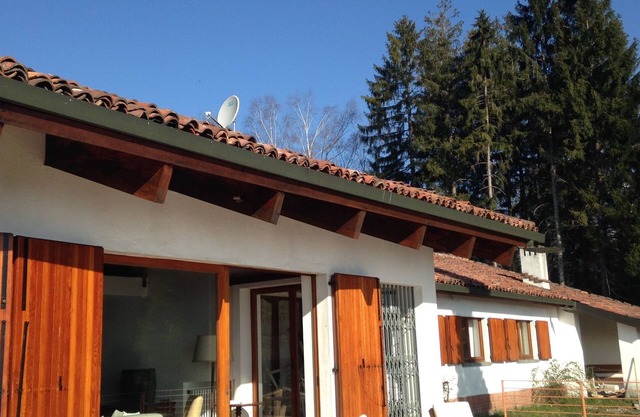 Villa con piscina con vistas a los lagos sobre Stresa