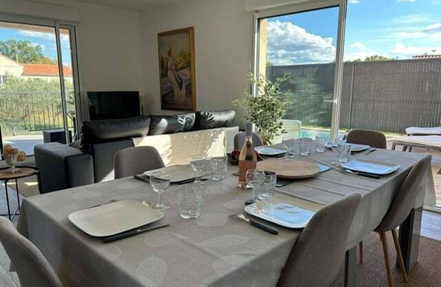 Villa with swimming pool / 6 people
