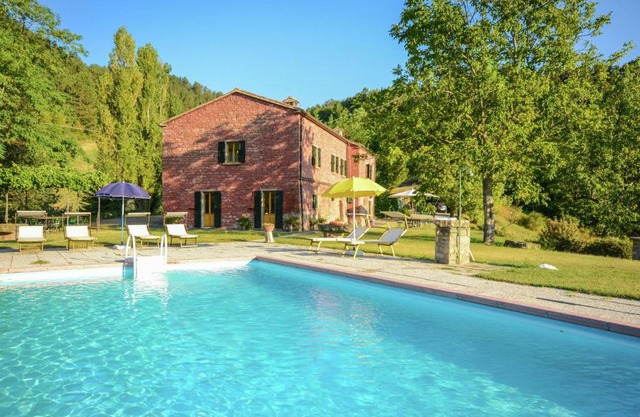 Villa with swimming pool and panoramic view of the Apennines