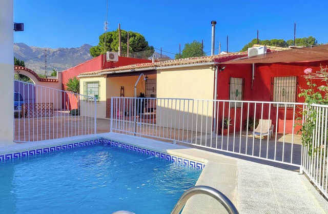Chalet con piscina cerca de Úbeda, Baeza y Jaén.