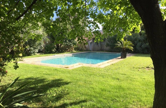 Villa con piscina de 10 x 5 y jardín, capacidad para 6 personas, a 2 km de la playa, Perols