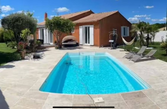 Villa with swimming pool, quiet, 3 bedrooms, Mediterranean garden 15 min Aix en Pce