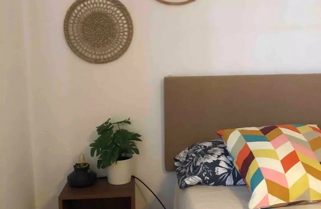 Chalet con piscina rodeado de olivos, con chimenea y aire acondicionado