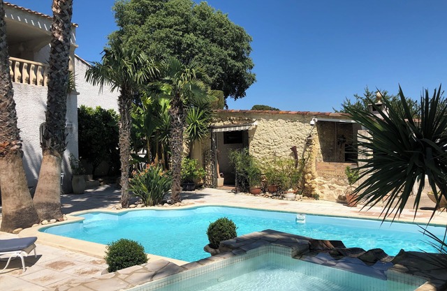 Villa con jardín maravilloso entre mar y montaña