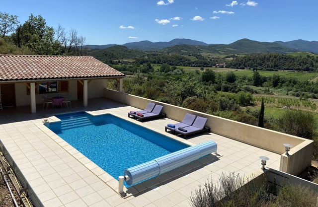 Villa with total privacy on the edge of the beautiful village of Roquebrun. ​