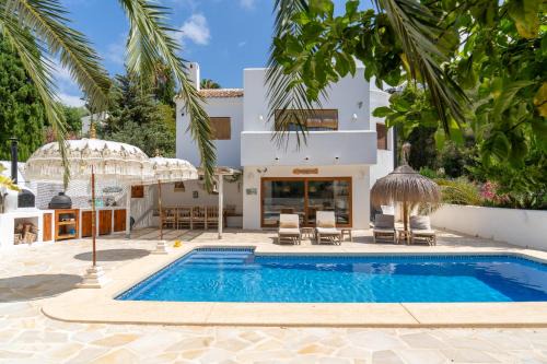 Villa Yoz by Abahana Villas