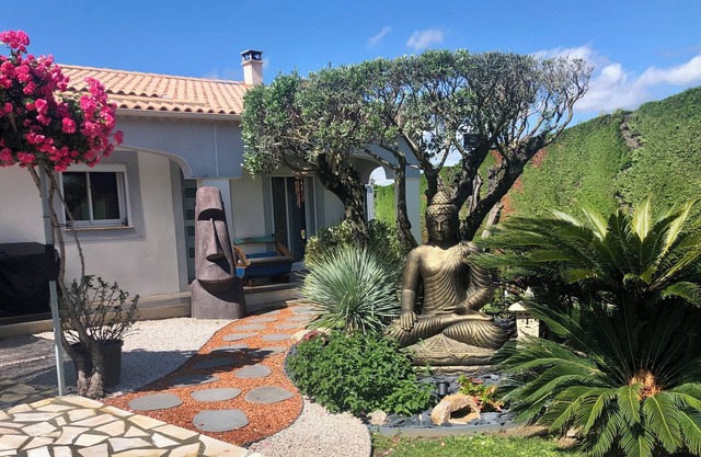 Villa ZEN, Swimming pool, BALI style garden, near Canal du Midi, sleeps 6