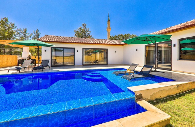 Villa Zeylus-2 bedroom Rural retreat+ Private Pool and Garden