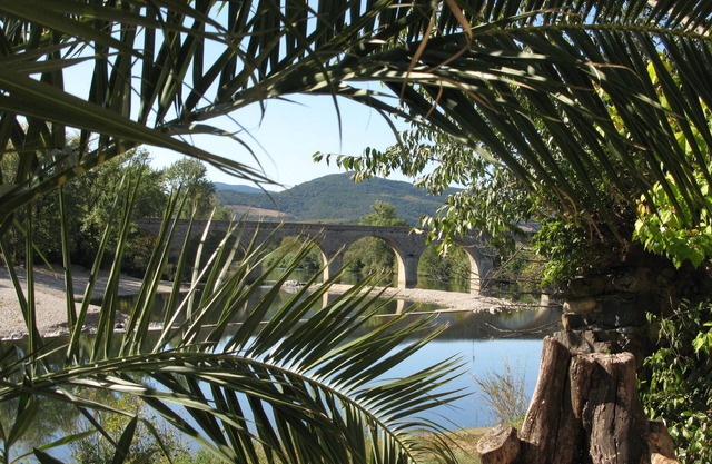 Casa de pueblo con terraza y piscina