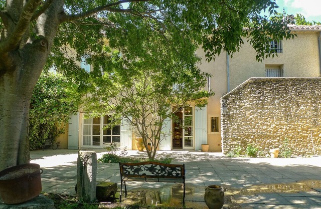 Village house with garden and swimming pool in Provence