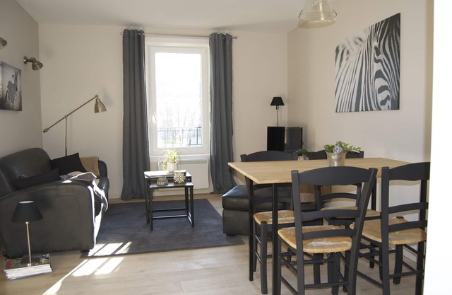 Apartamento en el corazón del pueblo con jardín / jacuzzi y wifi local para bicicletas / motos.