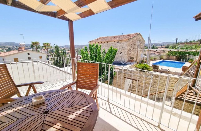 Village Charm with Pool Apartment at Skarinou