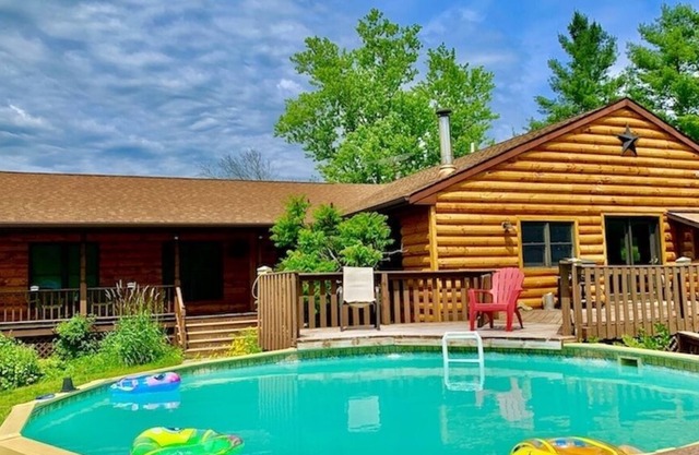 Village Creek Lodge 7bedroom Cabin with Pool, Fishing Pond & Hot Tub Jacuzzi