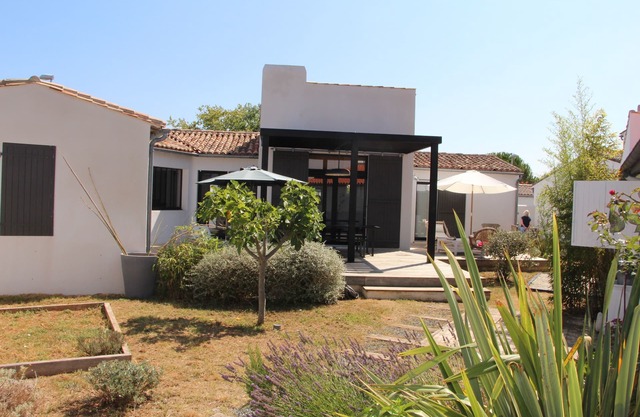 Casa de pueblo, luminosa y llena de encanto.