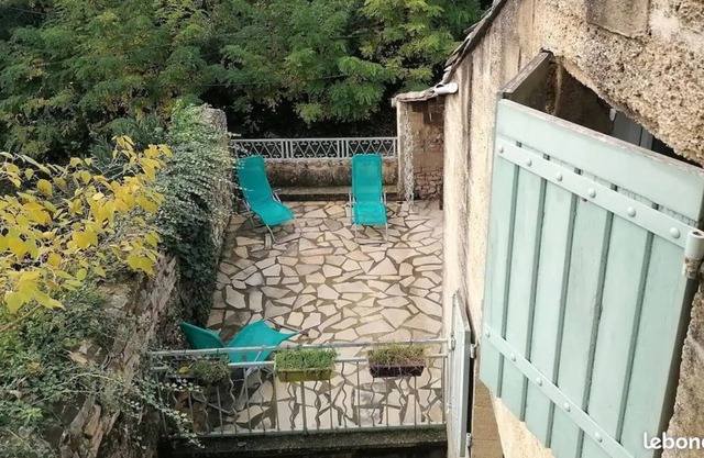 Village house, perfect for holidays with friends and family, on the banks of the Gardon