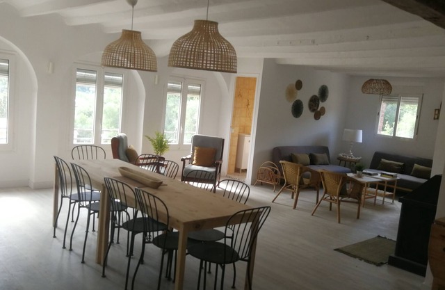 Casa de pueblo con chimenea en pleno corazón del Berguedà.