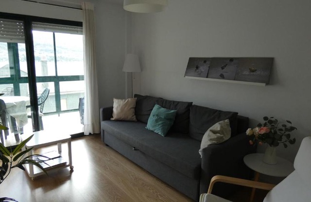 VILLANUA ACOGEDOR PISO CON GARAJE, PADEL Y PISCINA