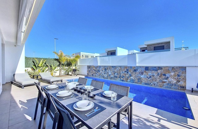 Villa con piscina privada y terraza, Wi-Fi y barbacoa.