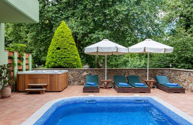 Villas Arhontika Red, Nestled in Chestnut Forest in Cretan Mountainside