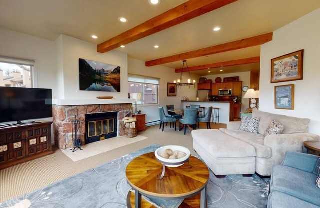 Hermosas vistas, condominio actualizado, acceso a W / Snowmass Club
