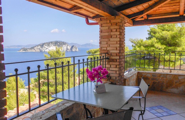 Villas Cavo Marathia - Familien-apartment mit Meerblick und Pool in Traumlage