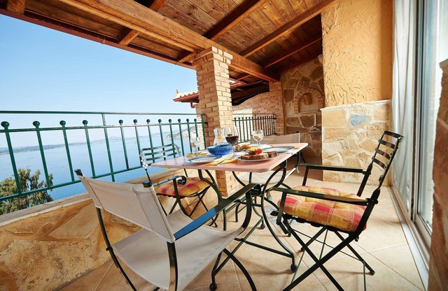 Villas Cavo Marathia - Familien-apartment mit Meerblick und Pool in Traumlage