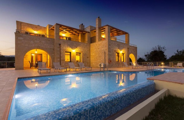 Villas Kalives