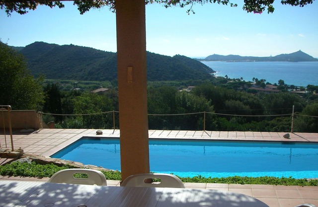 Villasimius con vistas al mar, 9 personas con piscina privada, aire acondicionado y Wi-Fi
