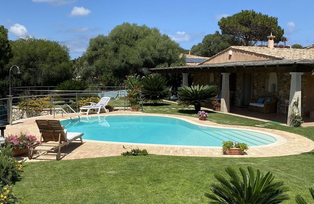 Villasimius Cerdeña, Villa con piscina a 150 metros del mar en Cala Caterina