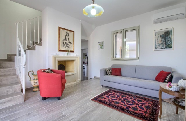 Villetta Blanca - Two Bedroom House, Sleeps 6