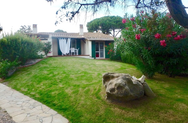 casa de vacaciones en la playa de Porto Giunco ​​(Notteri). INGLÉS / FRANCÉS