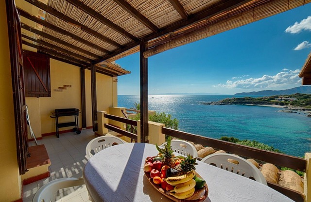 Villetta Waterfront Cala Caterina, Villasimius, direct access to the beach,Wi-Fi