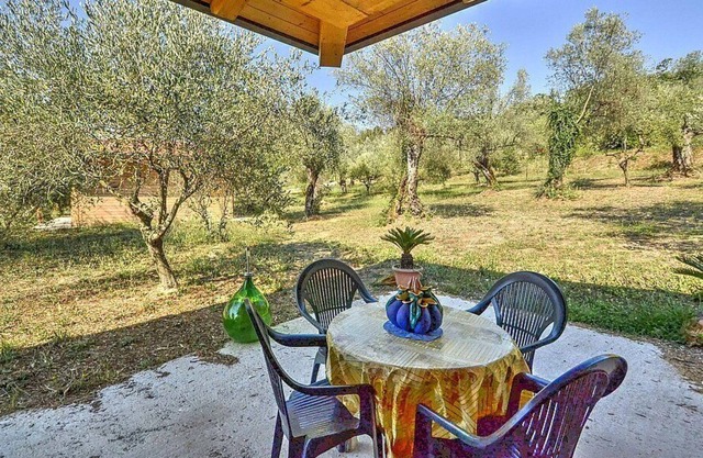 Villino Aracea B, fully refundable with voucher*: A graceful cottage surrounded by vineyards and olive groves, with Free WI-FI.