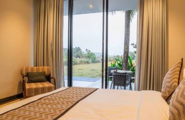 Vilmaris 5 BHK luxury Villa wid pvt pool & Jacuzzi
