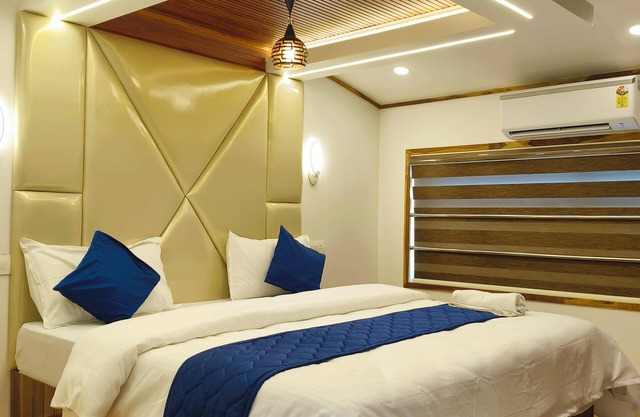 Vinayak House Boats
