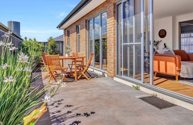 Vines Retreat A Group Gem in the Heart of Town
