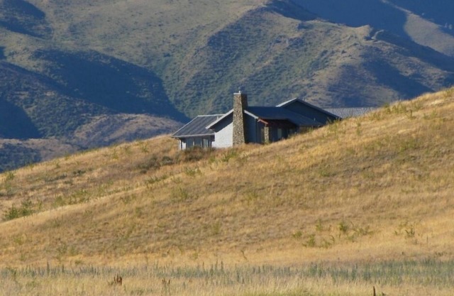 Vistas a viñedos y montañas