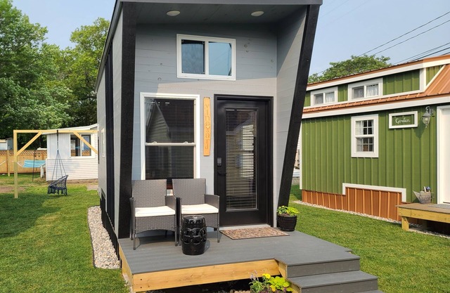 Vineyard House - Tiny Digs Lakeshore