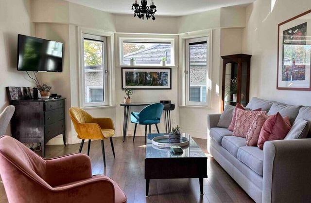 Brillante, Nuevo, 1D Carácter Apt, a pasos de la cadera, en vivo, Ecléctica, Commercial Drive
