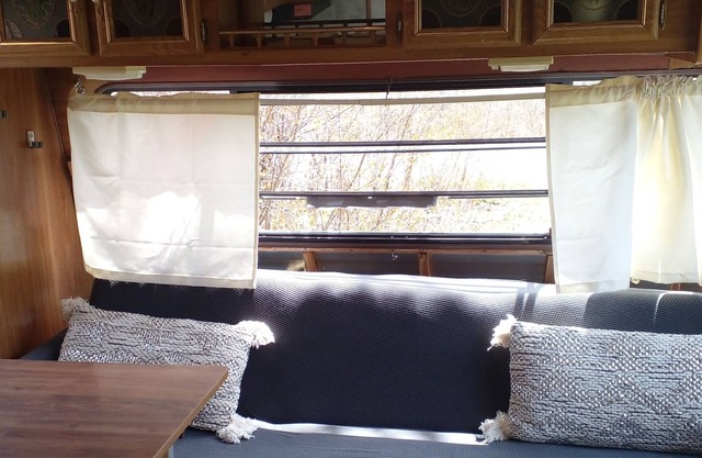 Vintage 4 person camper with all amenities