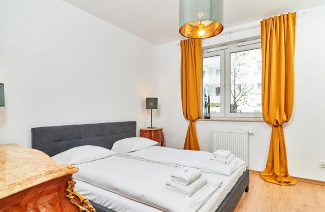 Vintage Apartment in New Estate with PARKING - Krzyki Wrocław by Noclegi Renters