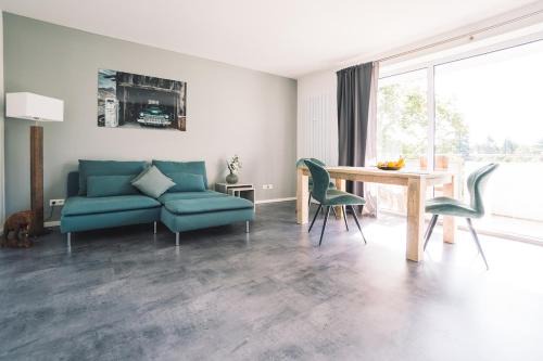 Vintage Apartment Schwetzingen - 2 Zimmer - Küche, Bad & Balkon